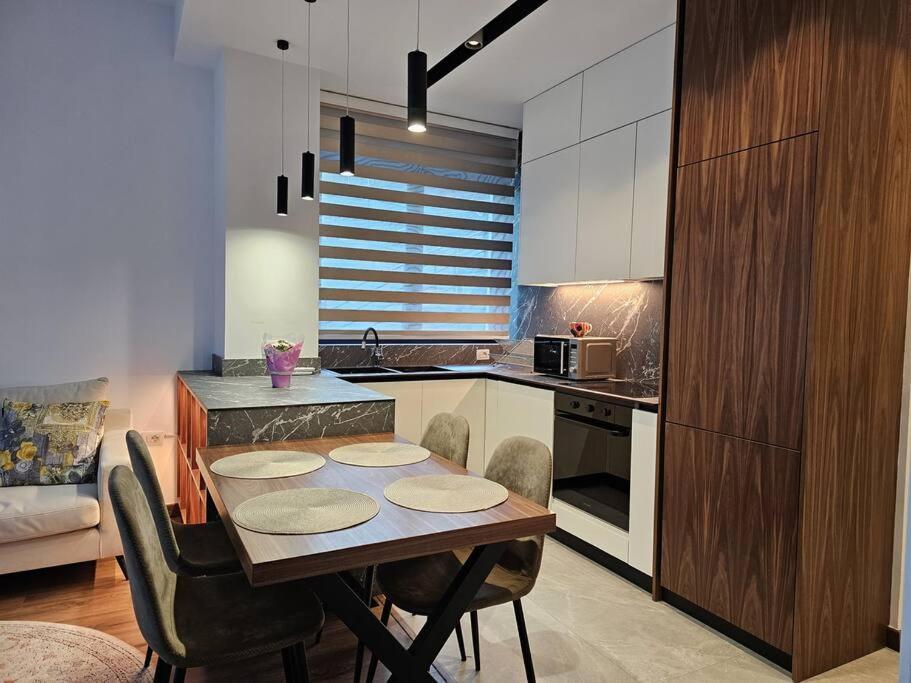 Deluxe Flat With Garden_Tirana Apartment Exterior foto