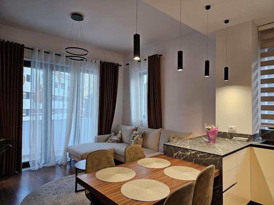 Deluxe Flat With Garden_Tirana Apartment Exterior foto