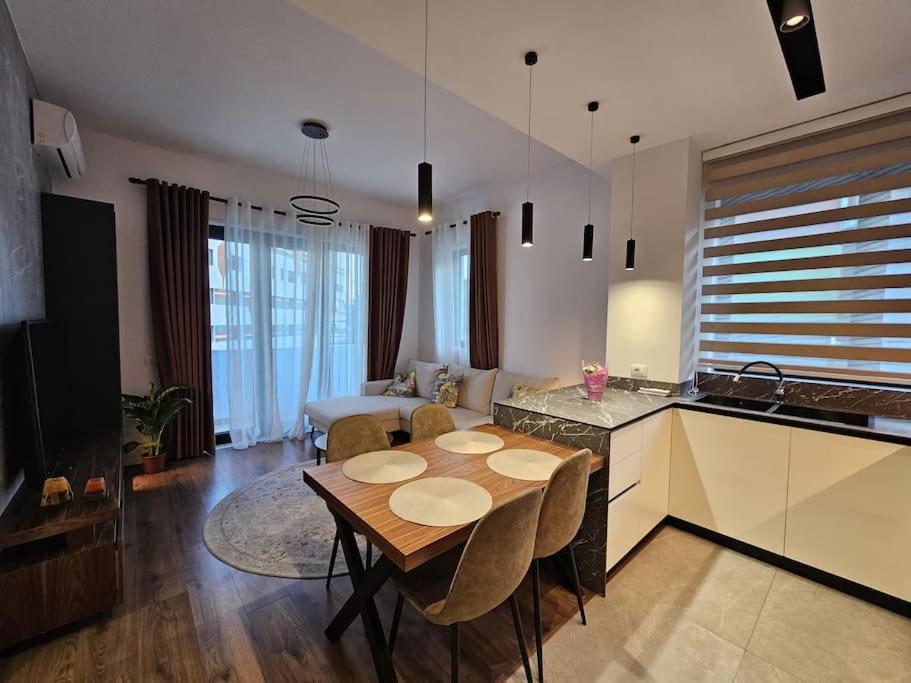 Deluxe Flat With Garden_Tirana Apartment Exterior foto