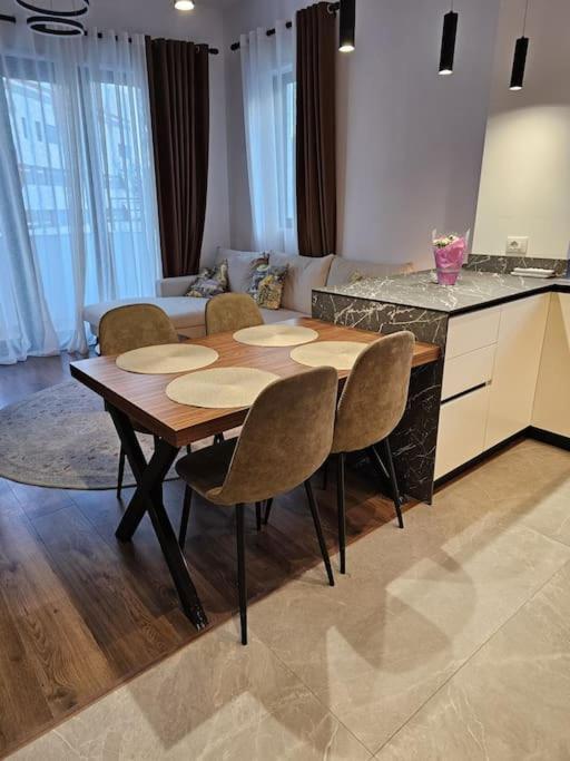 Deluxe Flat With Garden_Tirana Apartment Exterior foto